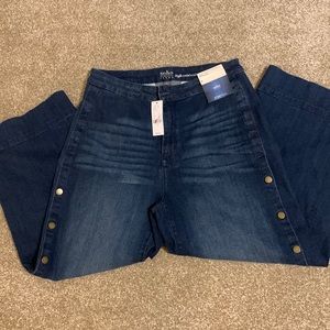 New York & Co size 8 high waist wide leg crop jeans. Snaps on sides. NWT